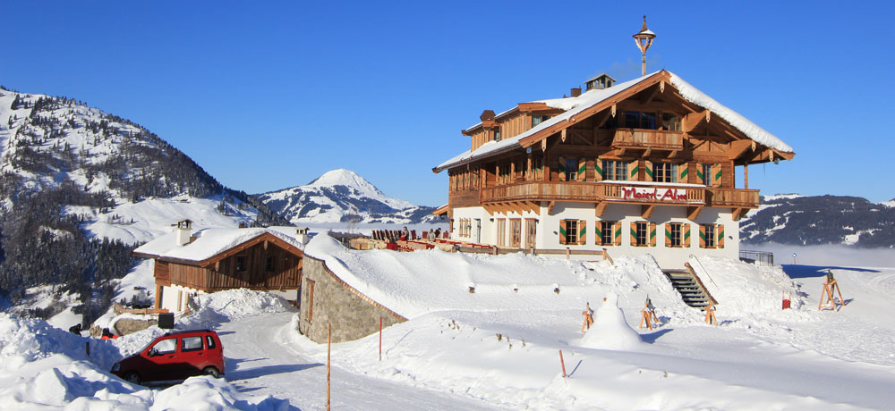 Maierl-Alm in the winter with car
